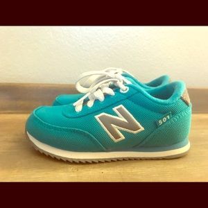Toddler sz 8 New balance tennis shoes